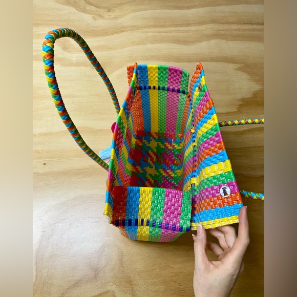 bright + colourful woven Mexican artisan handbag with pom-pom tassle - Picture 4 of 4